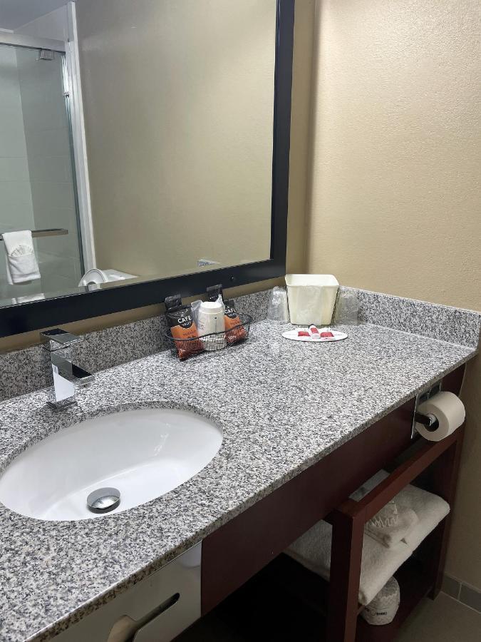 Super 8 By Wyndham Raleigh North East Hotell Eksteriør bilde