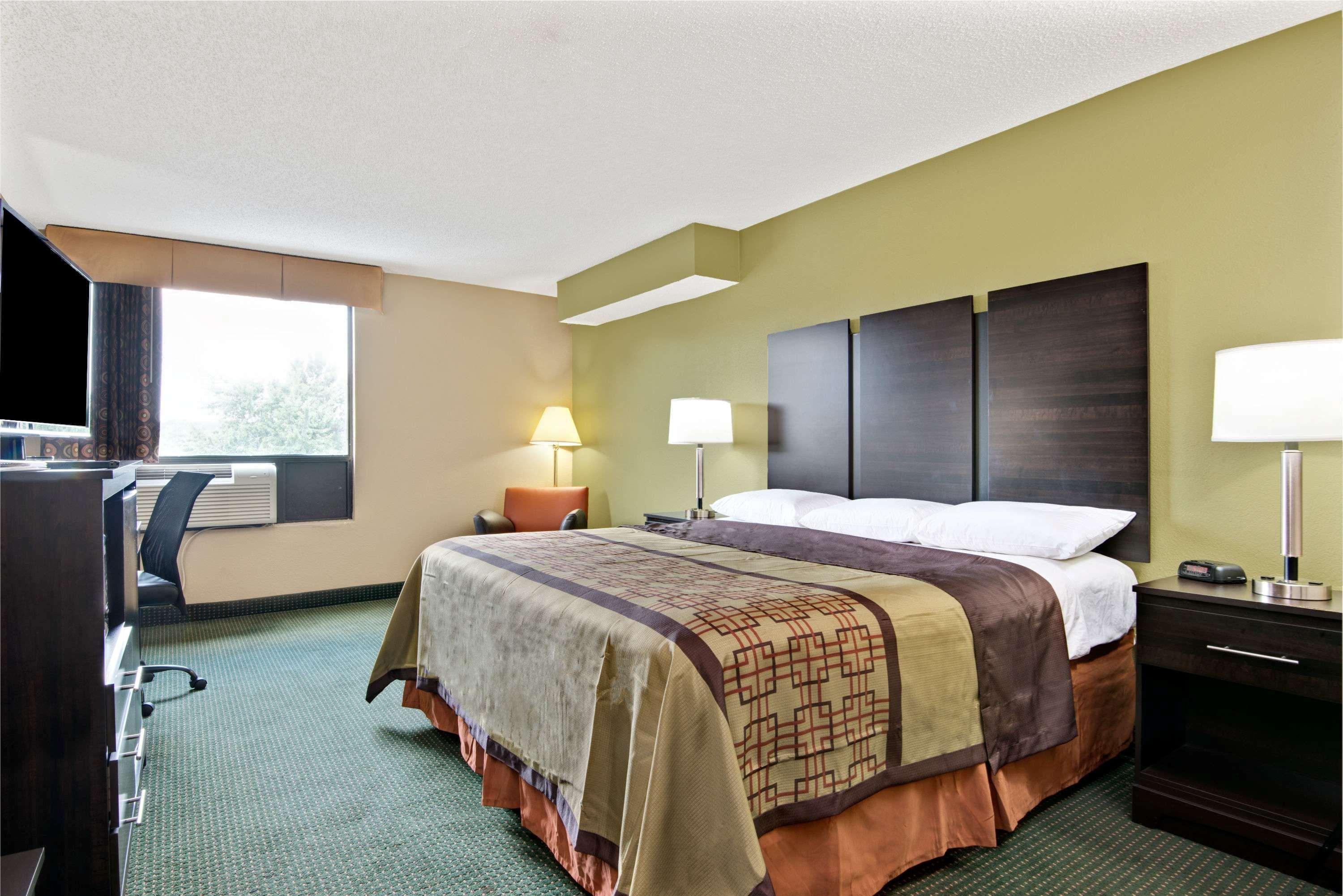 Super 8 By Wyndham Raleigh North East Hotell Eksteriør bilde