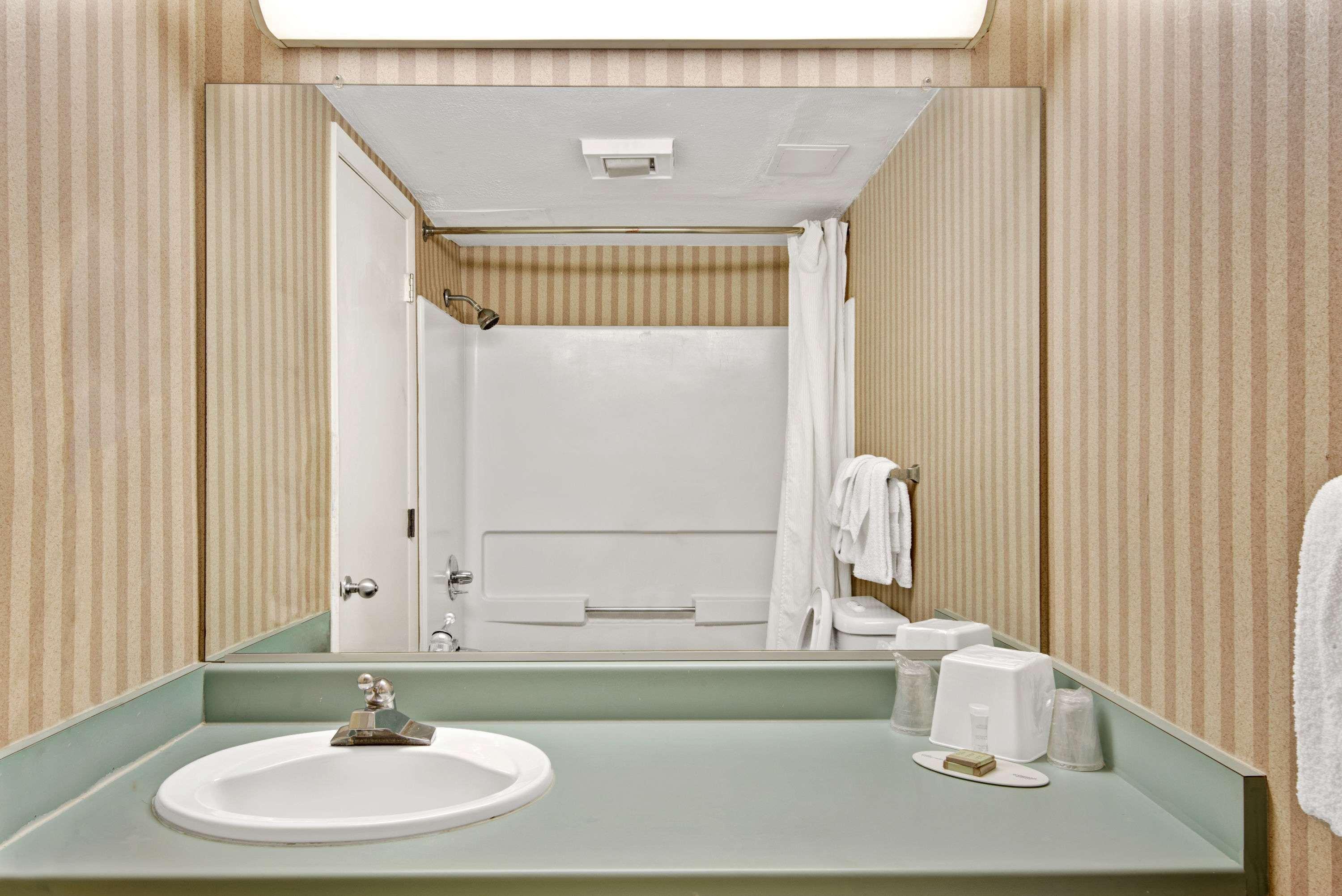 Super 8 By Wyndham Raleigh North East Hotell Eksteriør bilde